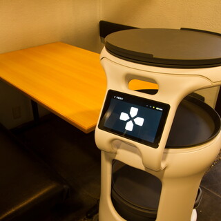 配膳ロボット「SERVI」