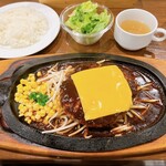 BEEF UP TOKYO - ハンバーグ　チーズトッピング