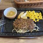 レストラン せんごく - 注文したステーキハンバーグです。