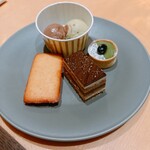 ブッフェアンドカフェ スロープサイドダイナー ザクロ - 